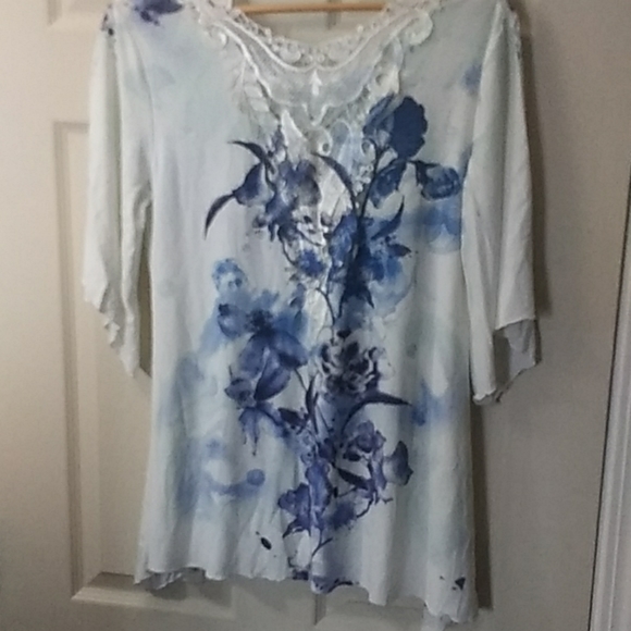 Pretty Woman blouse with lace back - Picture 2 of 4